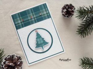 Mehr über den Artikel erfahren Schnelle und einfache Weihnachtskarte Tannen und Karos